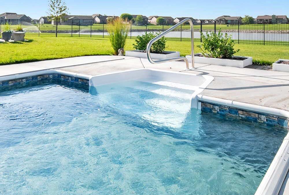 Choosing the Right Pool Liner for Your Pool