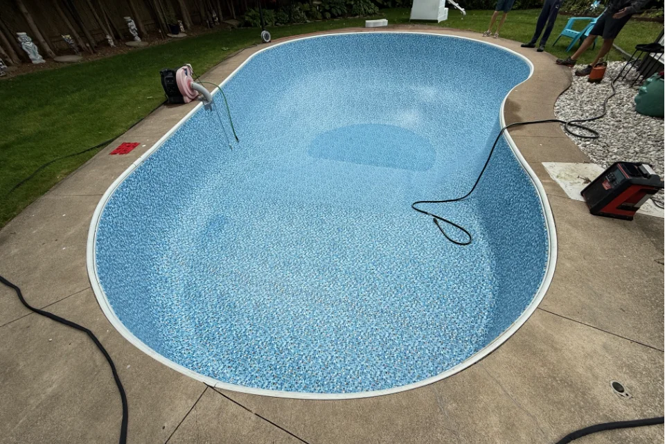 Pool Liner Replacement in Welland