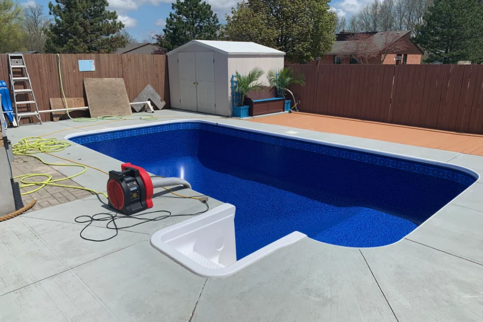 Pool Liner Replacement in Welland